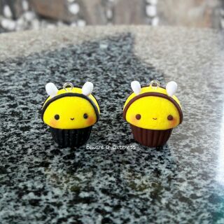 Cupcake Con Ong Handmade, Đất Sét Nung Polymer Clay, Charm Đất Sét