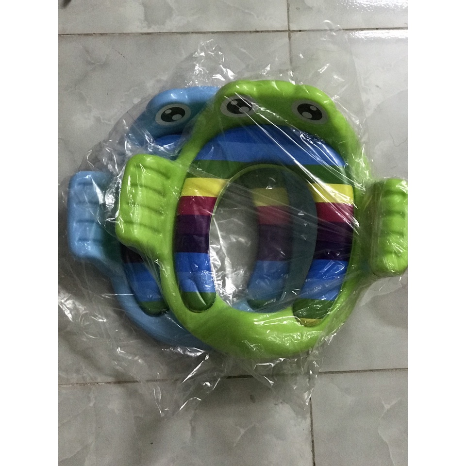 Thu nhỏ bồn cầu Freeship Bệ ngồi bồn cầu cho bé Hình Ếch có tay vịn và đệm lót giúp bé an toàn khi đi vệ sinh