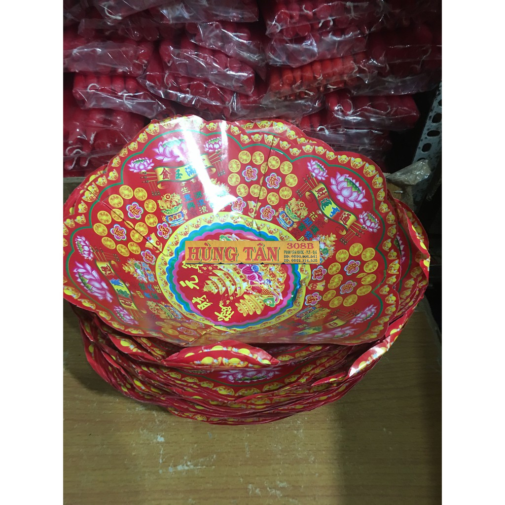 Một Thuyền Hoa  Nhỏ Trong Thờ Cúng