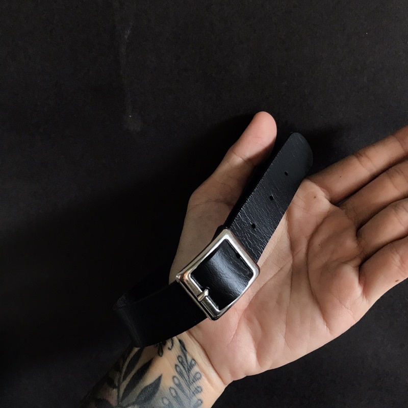 Vòng sát cổ choker dạng hình dây thắt lưng da