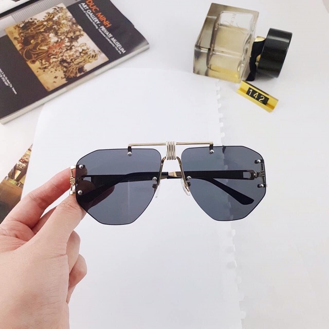 Kính bảng chuồng