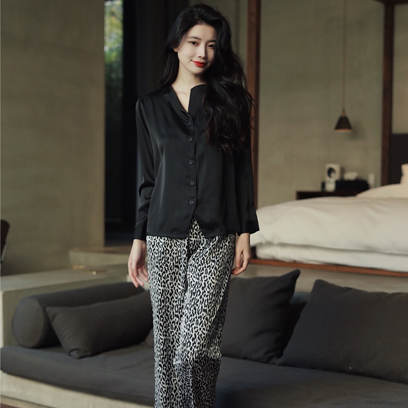 Set Pijama Áo Dài Tay + Quần Dài Họa Tiết Da Báo Cho Nữ