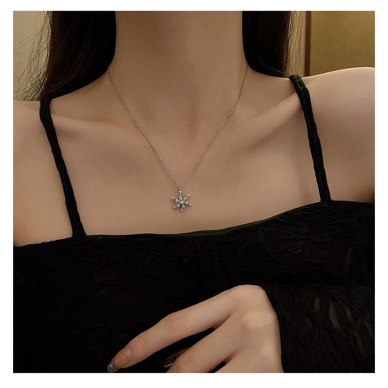 Vòng cổ Thép Titan Mặt Hình Bông Tuyết Đính Đá Zircon Cao Cấp