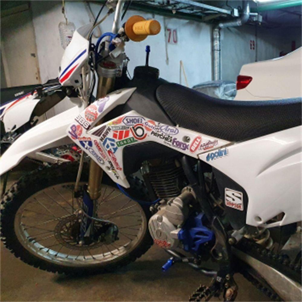 Set 100 Nhãn Dán Graffiti Trang Trí Xe Hơi / Xe Máy / Va Li