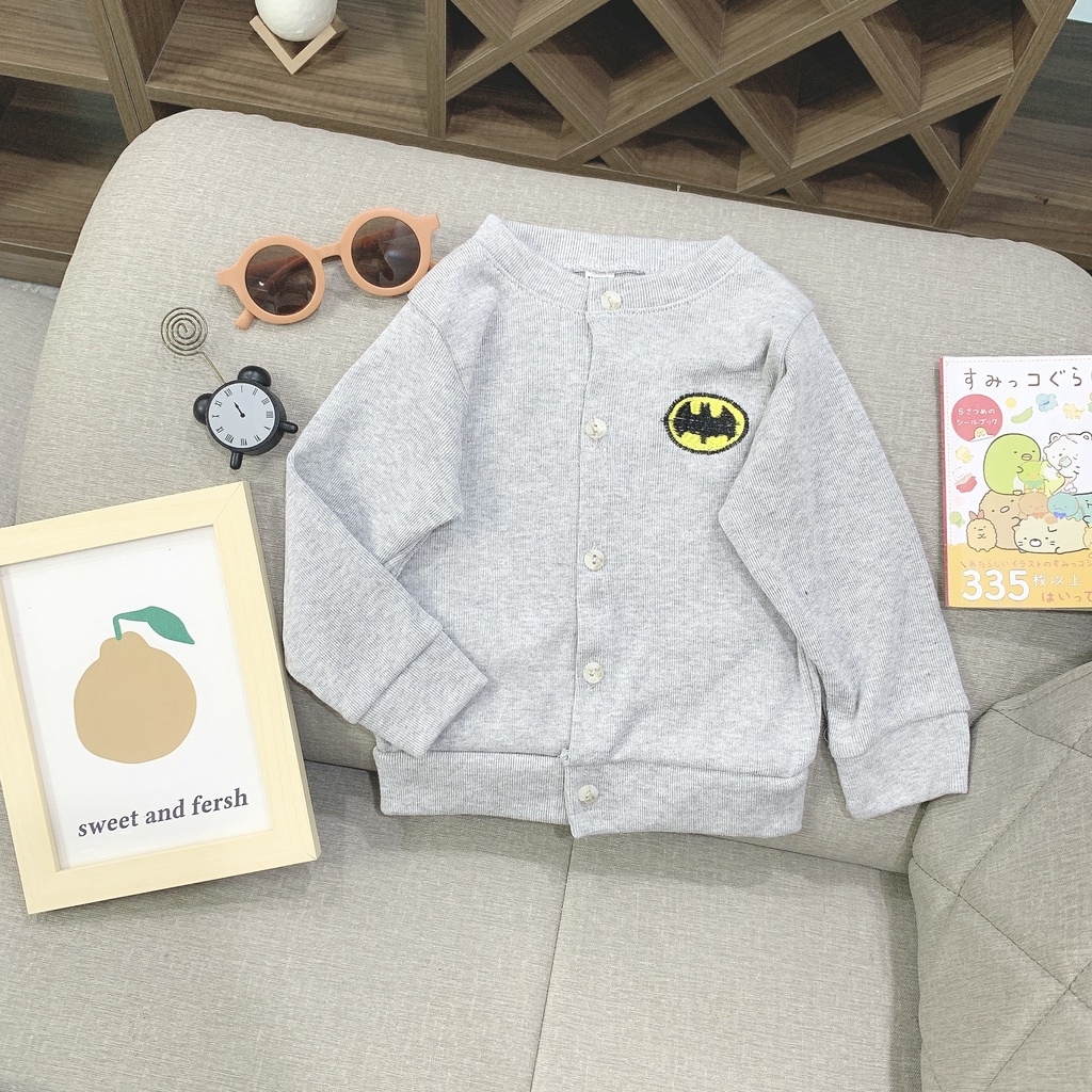 Áo khoác cadigan len thêu siêu nhân cho bé cực ngầu