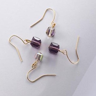 Bông tai hình khối thủy tinh vuông cổ điển đơn giản