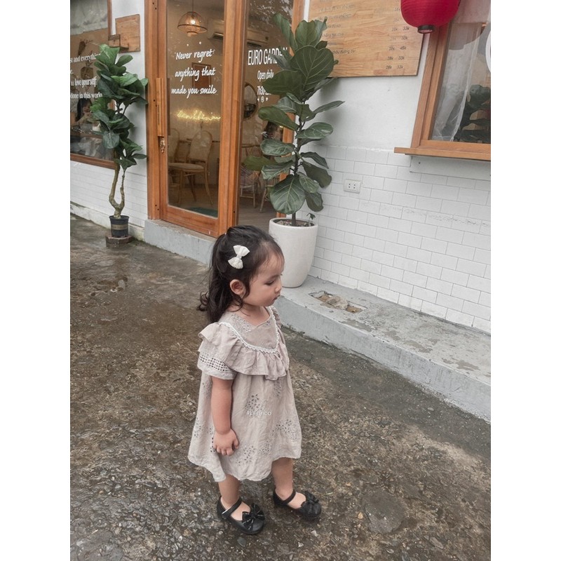 Váy Lennco lanh xám thêu nổi