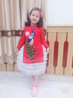 Áo dài cach tan hinh chim công