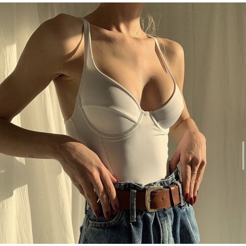 Một chiếc bodysuit trẻ trung