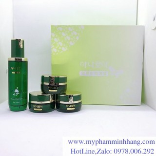 Bộ mỹ phẩm hoa cúc con bướm