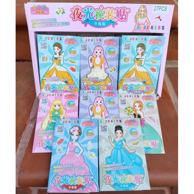 Hộp 27 bộ sổ dán sticker công chúa thay đồ [ trong mỗi hộp bé có từ 5 tới 10 bộ ]