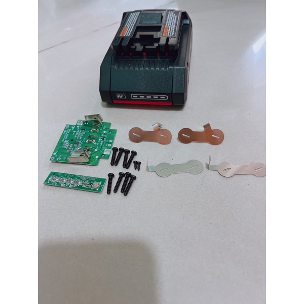 Vỏ mạch Bosch 18v 4A  21700.mạch nhận sạc zin có leb báo pin