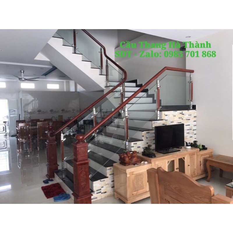 Cầu Thang Kính chân tiện inox nẹp gỗ