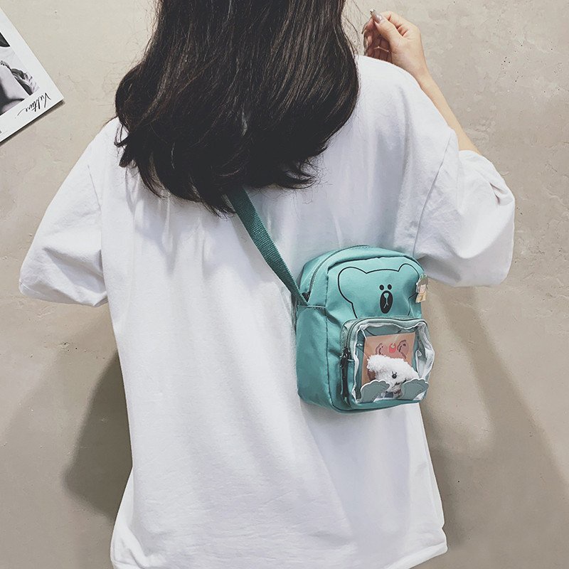 Túi đeo chéo nữ mini hình gấu phối mica