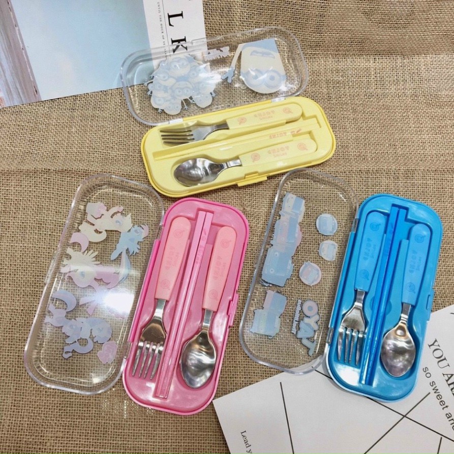Bộ Thìa , Dĩa, Đũa 3 Chi Tiết Có Hộp Đựng Hình Đôrêmon, Hello Kitty