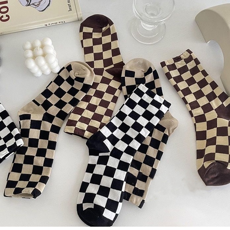 Set 2 Đôi Tất Cotton Kẻ Sọc Caro Trắng Đen Thời Trang Cho Nữ