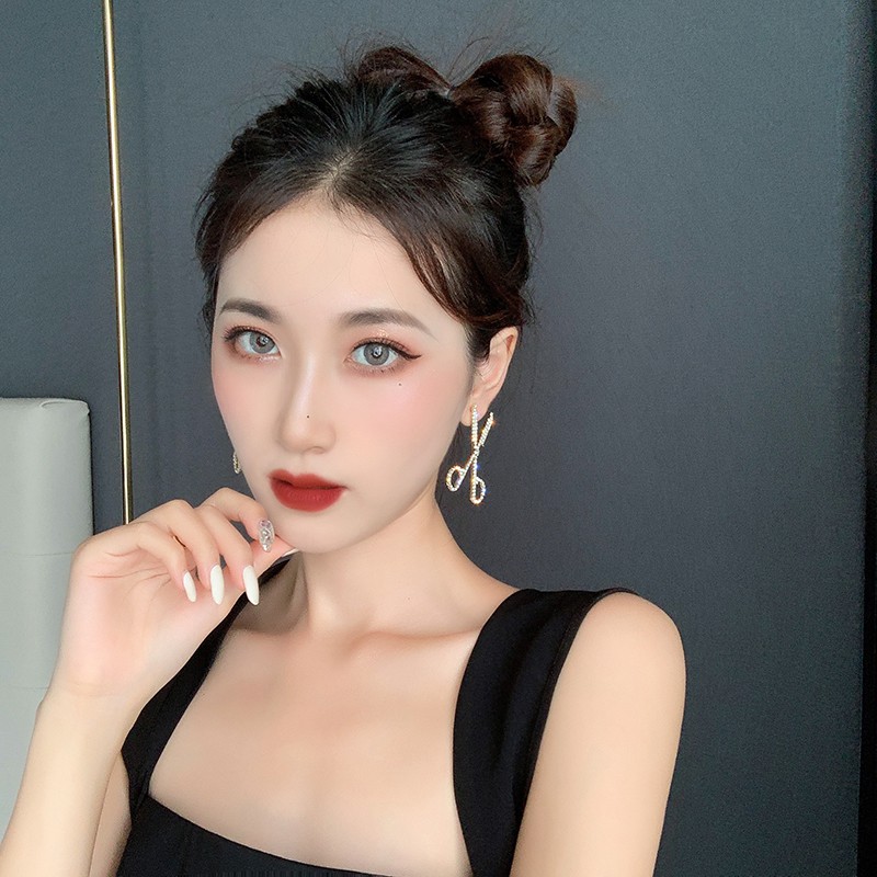 bông tai thiết kế hình kéo đính đá_M1386