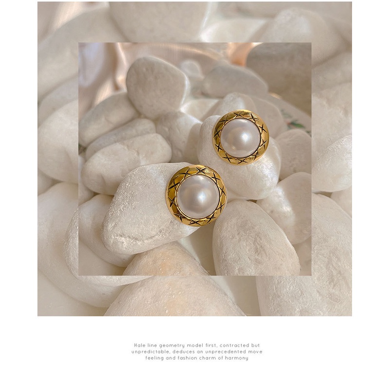 Khuyên Tai Hình Nút Áo Đính Ngọc Trai Phong Cách Cổ Điển Thanh Lịch Dành Cho Nữ