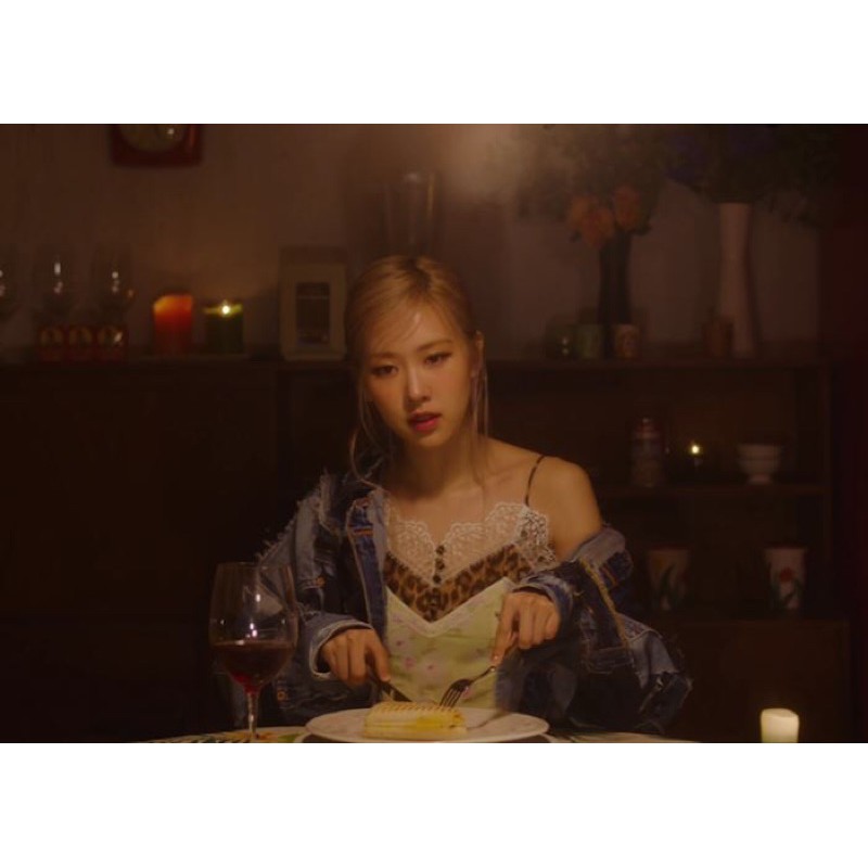 Đầm da beo sexy Rosé Blackpink