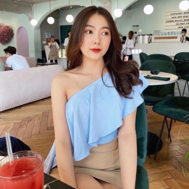 Áo lệch vai bèo