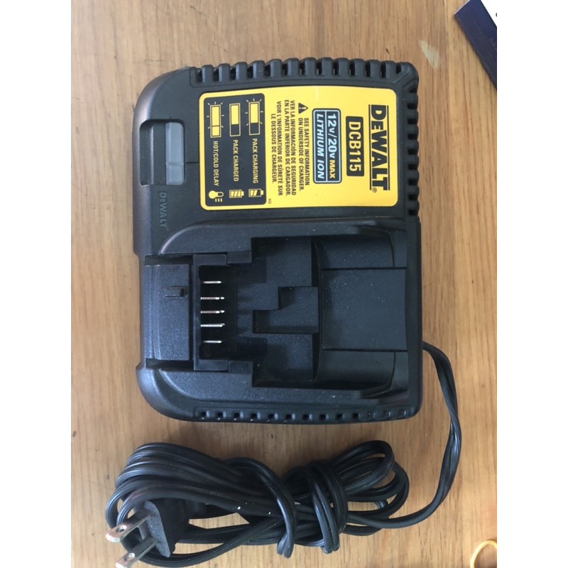 xạc dewalt 115 Mỹ zin 120v