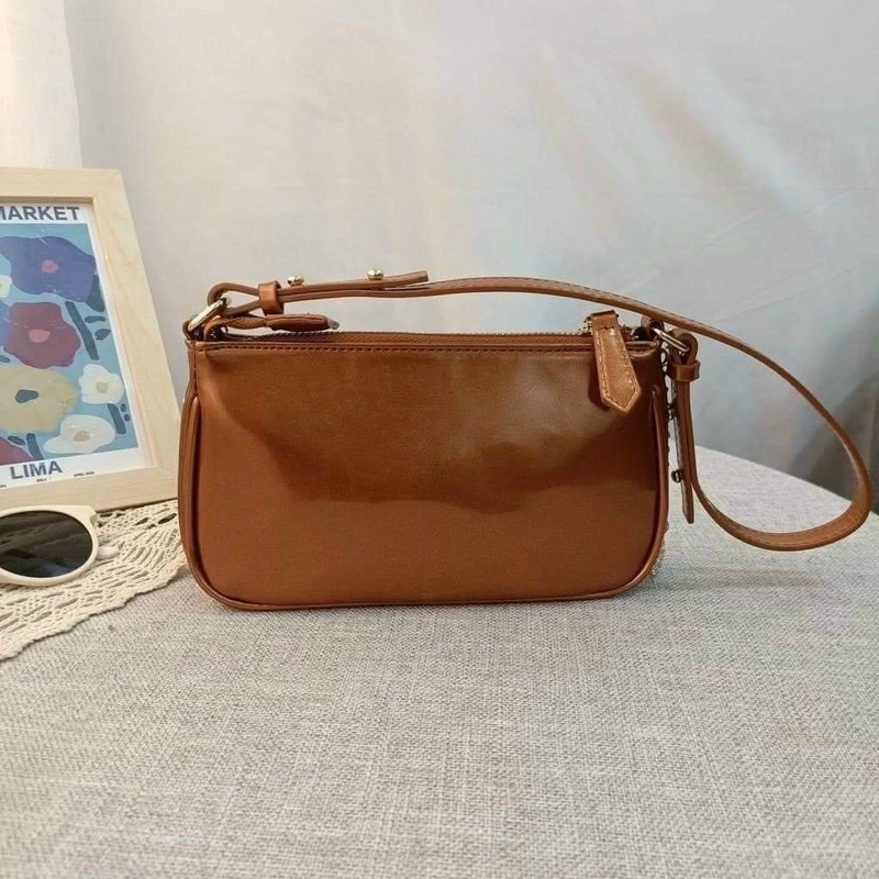 TÚI GUESS CONEY DÁNG THUYỀN