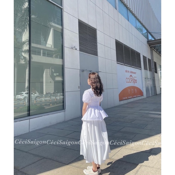 Chân vây trắng xoè