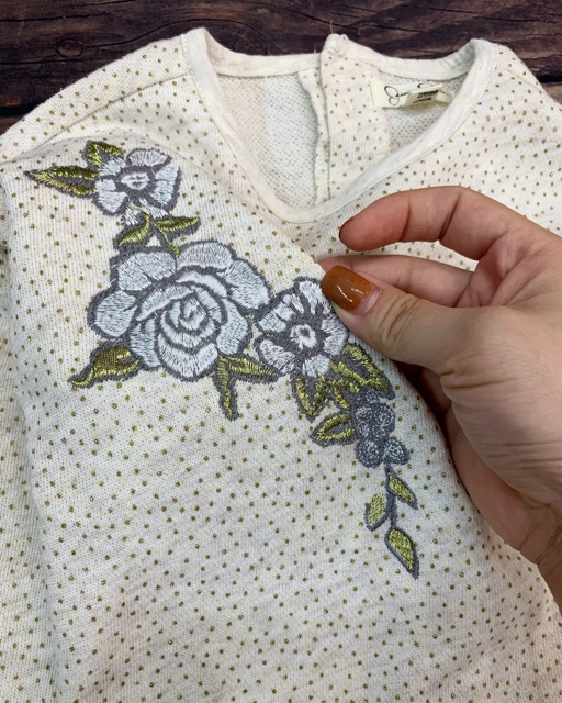 Set áo nỉ thêu hoa quần jean