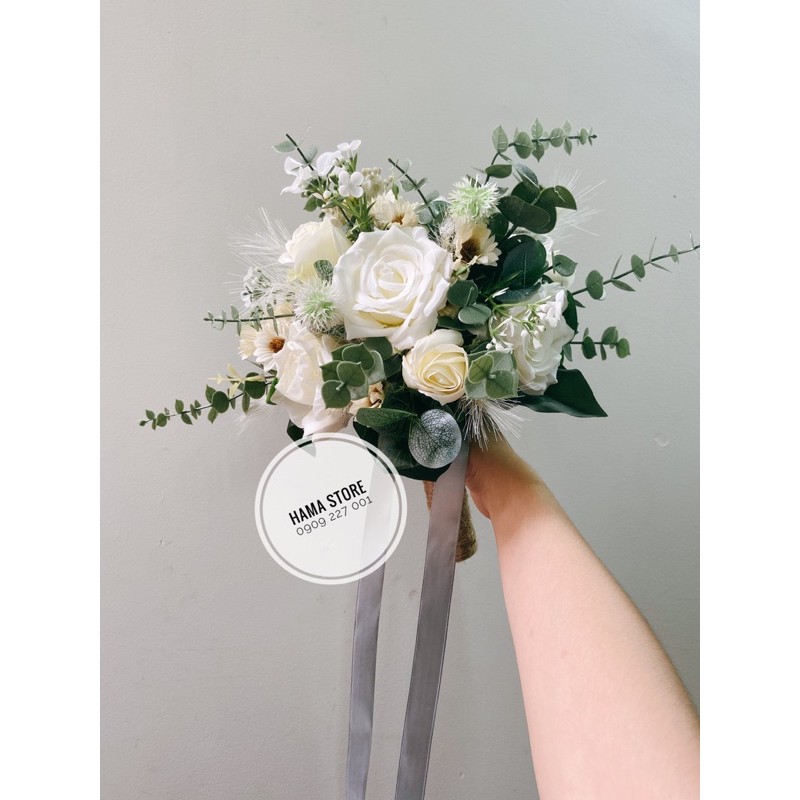 Hoa cầm tay cô dâu lụa cao cấp phối cùng hoa Hồng sáp thơm và điểm lá táo baby trắng Shop xu hướng cưới