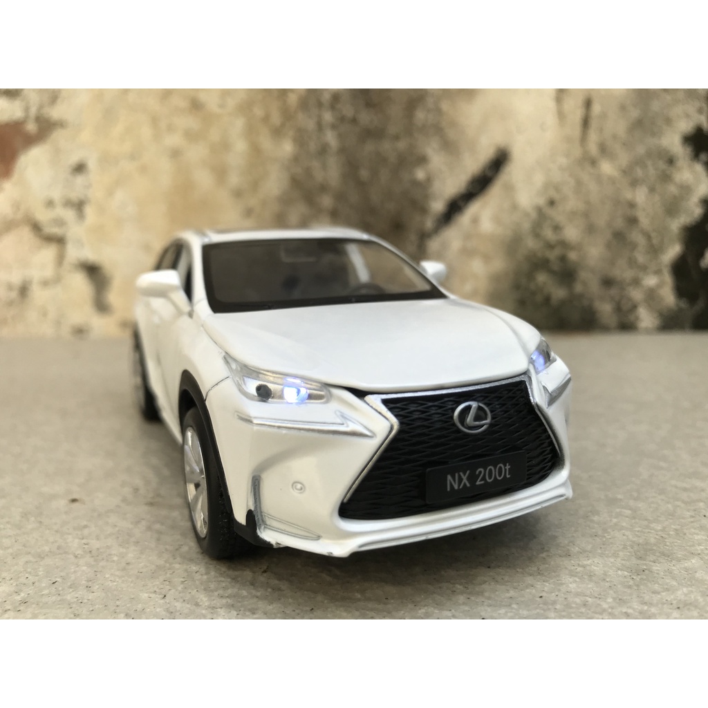 Mô hình xe LEXUS NX200T 1:32