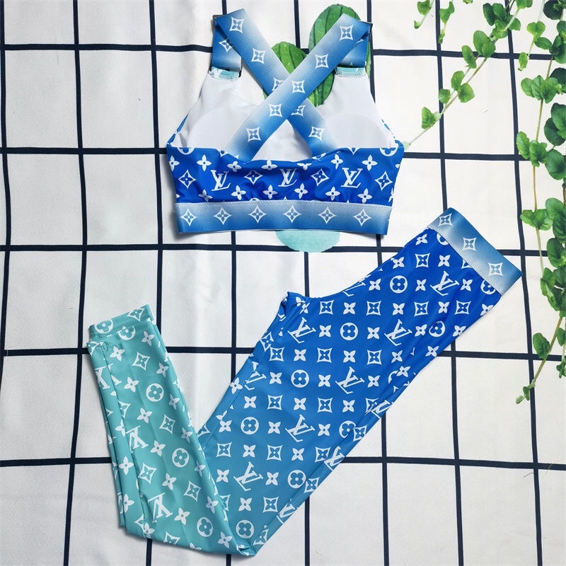 Bộ gym hoạ tiết Lv