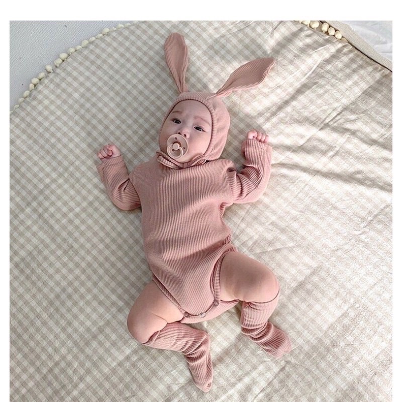 Body tai thỏ kèm mũ và vớ cho bé