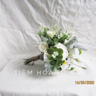 Hoa cầm tay cô dâu