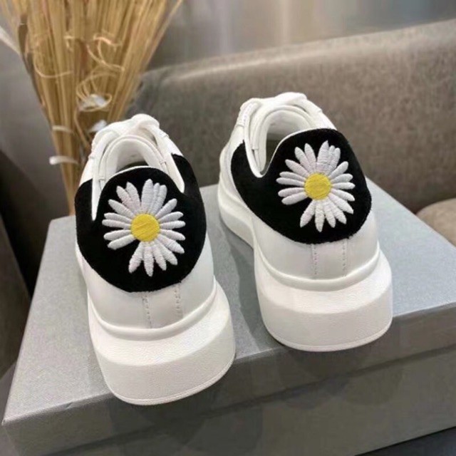 FREE SHIP Giày thể thao nữ mcqueen hoa cúc độn đế siêu hot - GIÀY NỮ - GIÀY SNEAKER NỮ | BigBuy360 - bigbuy360.vn