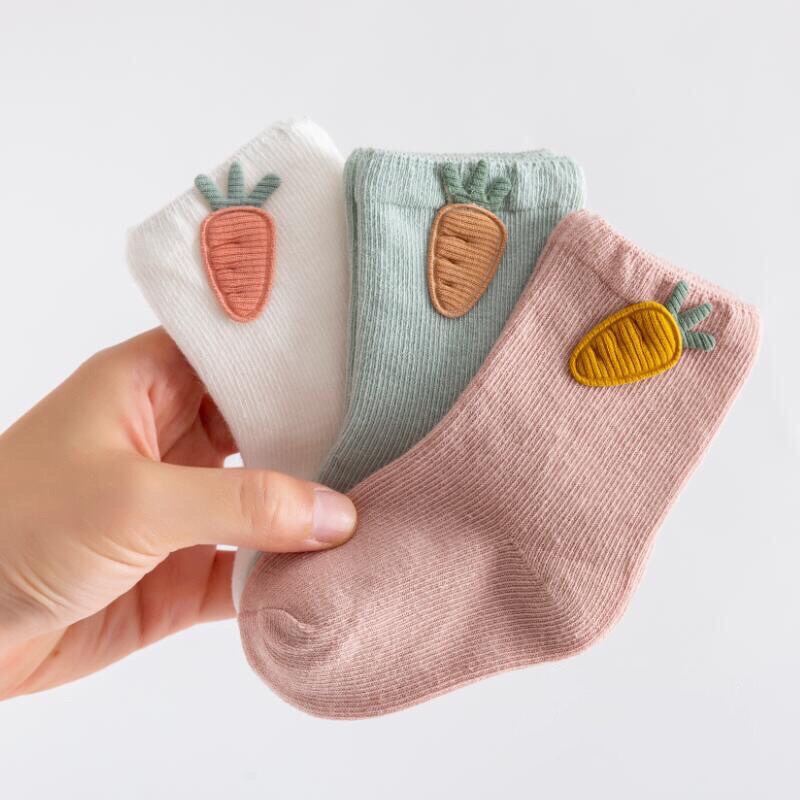 Set 3 Đôi Tất Gắn Hình Cà Rốt, Khủng Long Cho Bé