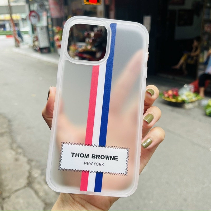 Ốp likgus nhám Thom Browne cho iPhone 14 Pro Max, 13 Pro Max, 12 Pro Max, 11 chống Vân tay viền mềm ôm máy chống sốc