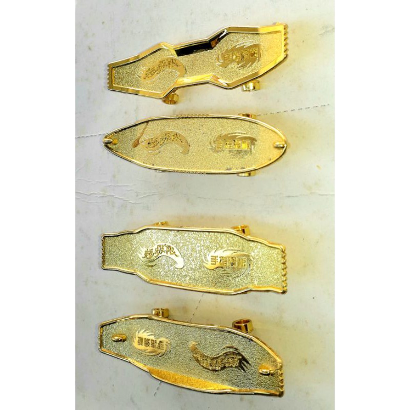 Một cái ván trượt mini mô hình bằng kim loại rất đẹp