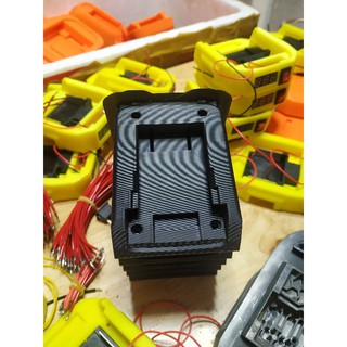 ( MTools ) Đế lấy nguồn từ pin DEWALT 20v