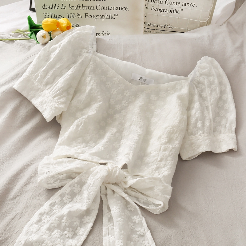 Áo kiểu IELGY tay phồng cổ chữ V in hình hoa cúc dễ thương