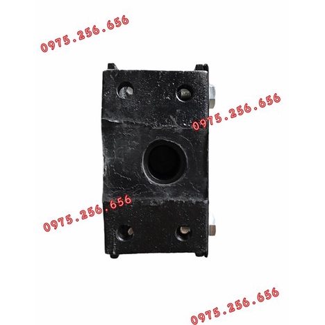 Chân máy sau TH8T3 2 lỗ xuyên phụ tùng ô tô phụ tùng Hùng Lỳ