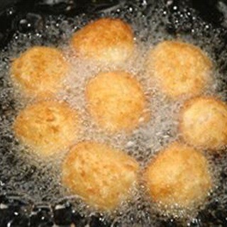 BÁNH GÀ THƯỜNG +BÁNH GÀ NHÂN PHÔ MAI