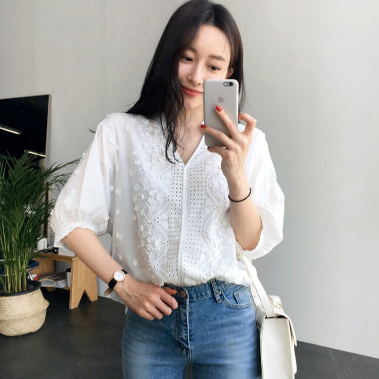 Áo sơ mi dài tay màu trắng cổ chữ V họa tiết thêu 28130