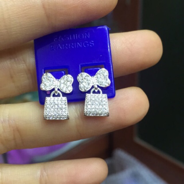 Khuyên tai nơ treo quả bạc ta