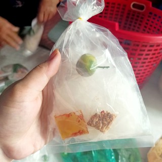 Bánh tráng, muối, sa tế, tắc
