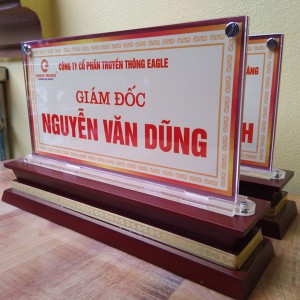 Bảng Tên Mica Đế Gỗ 12 x 24cm