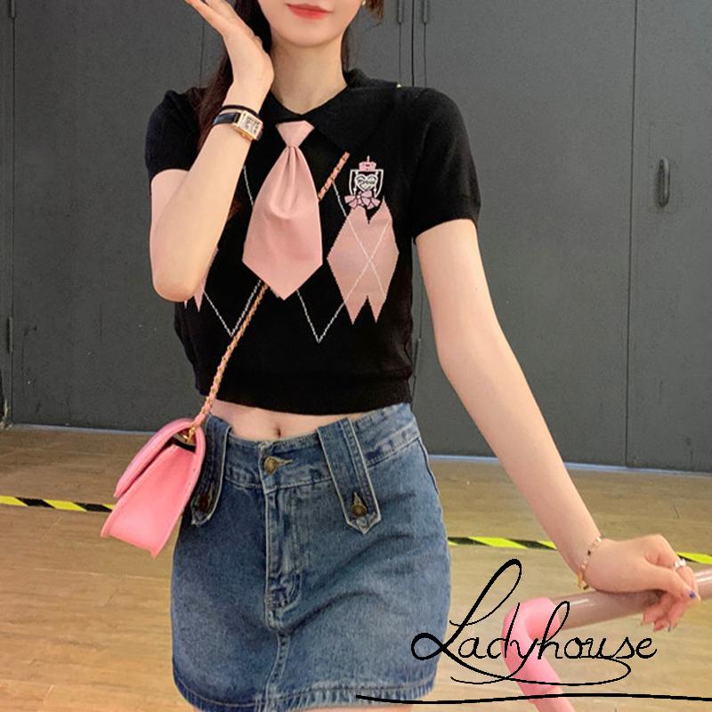 Áo Croptop Dệt Kim Tay Ngắn Cổ Bẻ Thêu Họa Tiết Hình Thoi Có Cà Vạt Cho Nữ