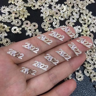 đá gắn móng chân tay đủ size và mẫu khác nhau