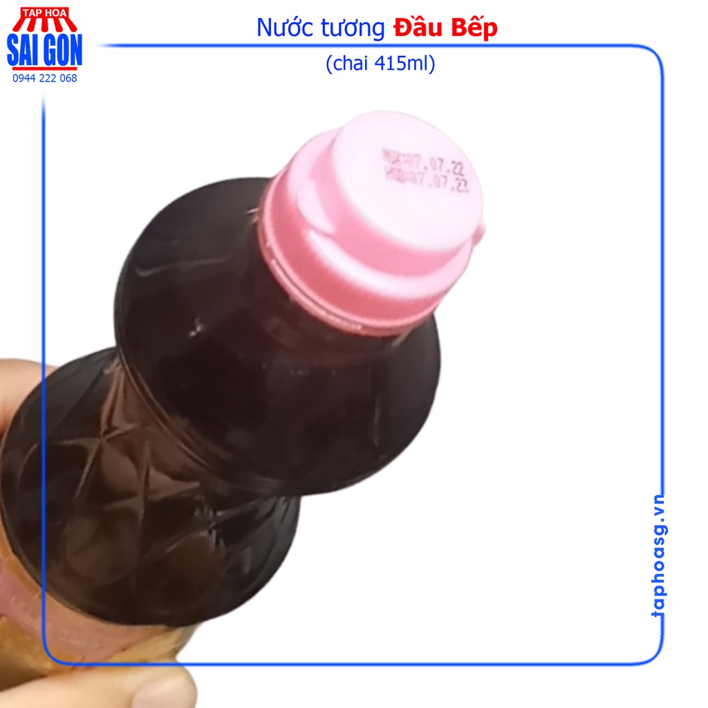 Nước Tương Đầu Bếp Sen Hồng Chai 415ml mang đậm hương vị truyền thống cho các món chấm và nêm cho các bà nội trợ Việt