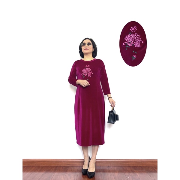 Váy nhung cao cấp họa tiết thêu ngực sang trọng quý phái cho các bà