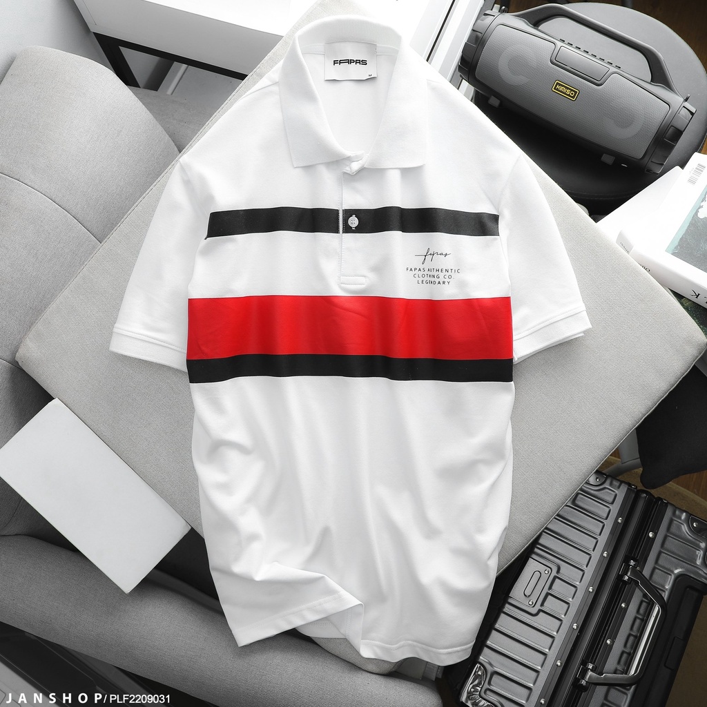 Áo polo thiết kế phối đường line màu chạy ngang ngực, form slim fit tôn dáng vẻ lịch sự nhưng vô cùng năng động